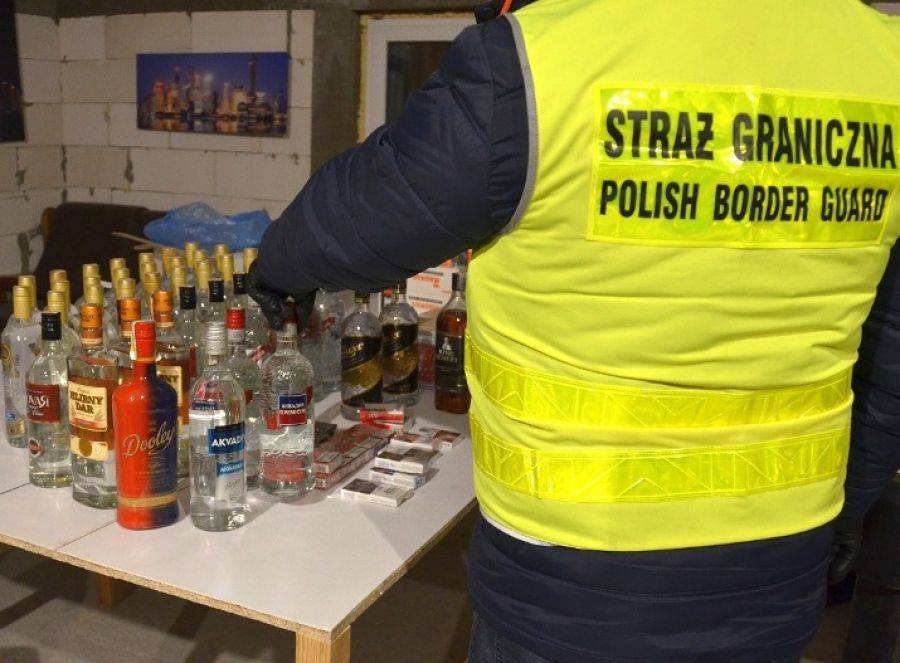 Papierosy, alkohol i nielegalne automaty [FOTO]