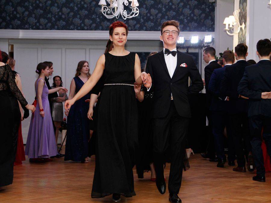 Artystyczna studniówka Plastyka [FOTO i VIDEO]
