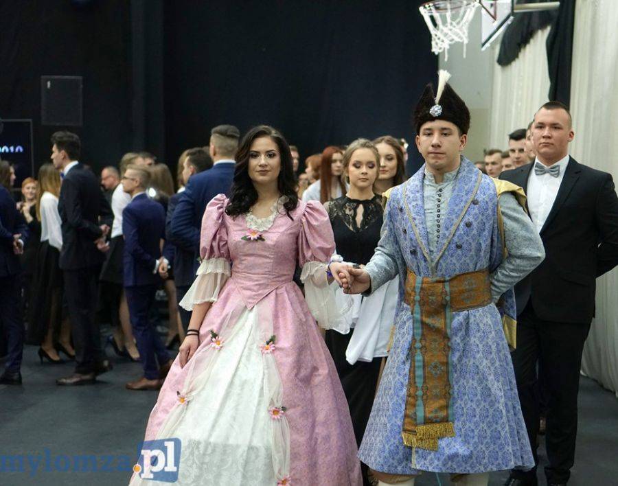 Studniówka A.D. 2019 w III LO w Łomży [FOTO]