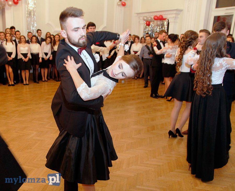Studniówka 2019 I LO w Łomży. Wielki bal w przepięknej auli! [VIDEO i FOTO]