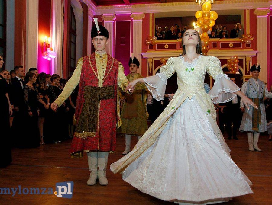 Uroczysta studniówka w II LO [FOTO i VIDEO]