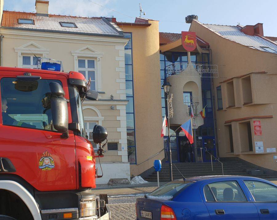 [AKTUALIZACJA] Groźny e-mail! Materiał wybuchowy w ratuszu? [FOTO]