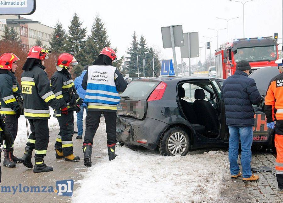 Passat zderzył się z samochodem nauki jazdy [FOTO]