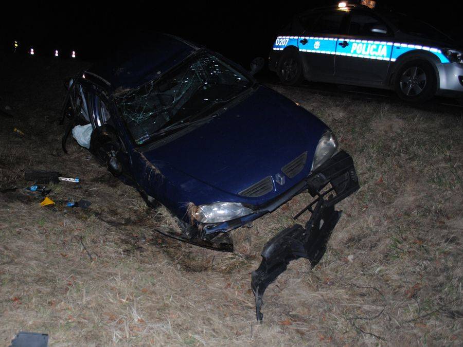 Śmierć na DK61. Pasażer renault wypadł z auta prosto pod koła innego pojazdu.