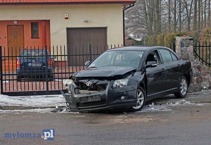 Wjechała w ogrodzenie [FOTO]