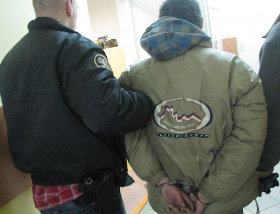 Przewrócili na ziemię i kopali- napad na ul. Różanej w Łomży