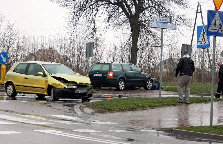 Kolejny wypadek na Szosie Zambrowskiej. Jedna osoba w szpitalu! FOTO