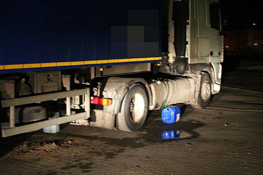 Ukradli 800 litrów paliwa z ciężarówki stojącej na strzeżonym parkingu