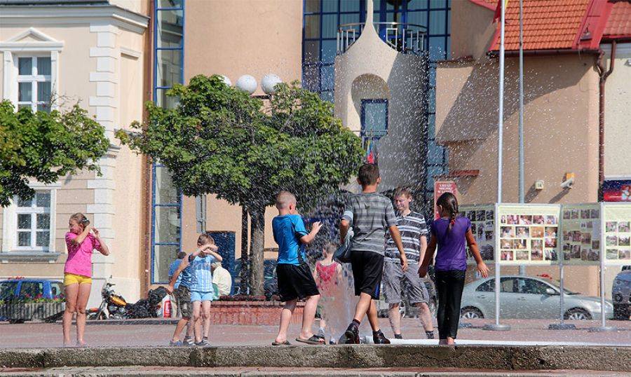 Kurtyna wodna schładza na Starówce-FOTO