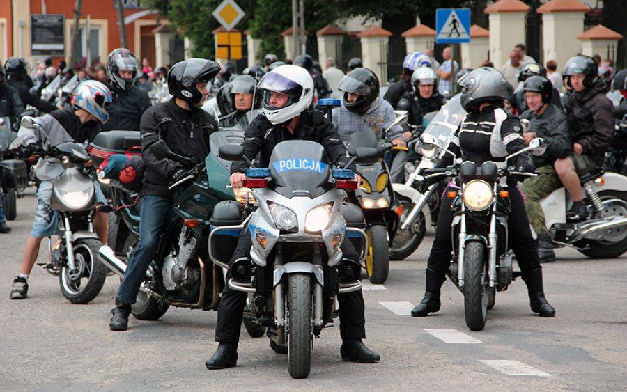 [VIDEO+FOTO] Głośna parada motocyklistów przejechała przez Jedwabne