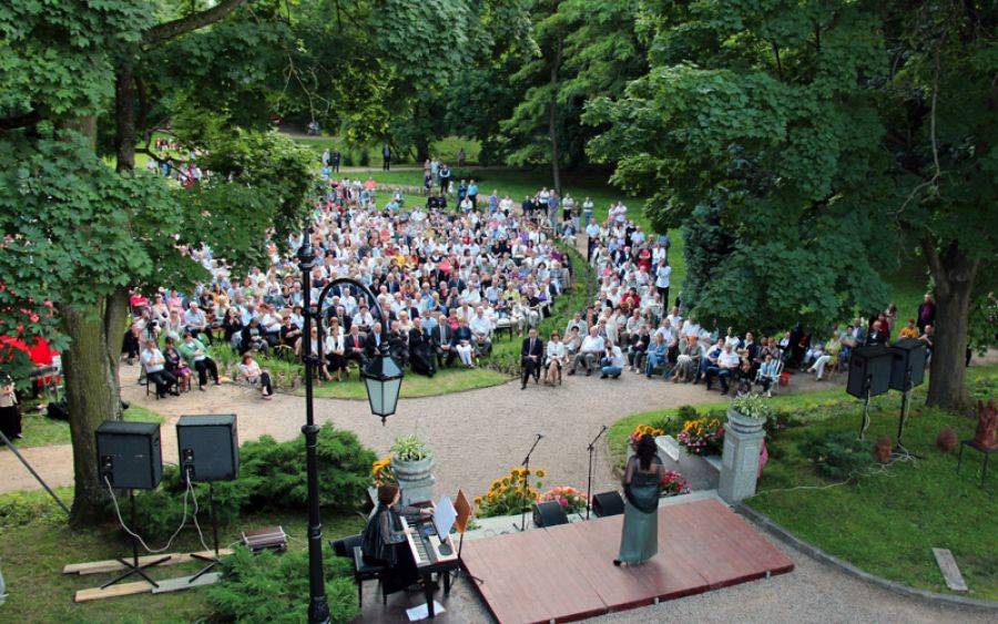 Melomani muszą poczekać cały rok. Artyści pożegnali się z Łomżą- FOTO