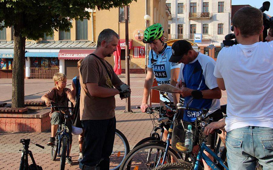 [VIDEO] Rowerzyści: Chcemy powołania oficera rowerowego i planu budowy ścieżek. Zobacz Łomżyńską Mas