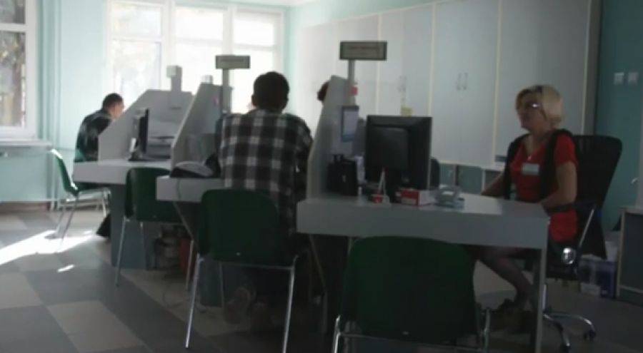 Zakłady pracy zwalniają...