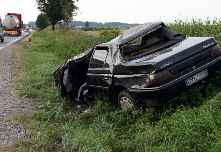 [FOTO] Kierowca zasnął za kierownicą. O krok od tragedii.