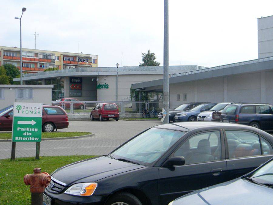 Letnie kino samochodowe przed Stokrotką