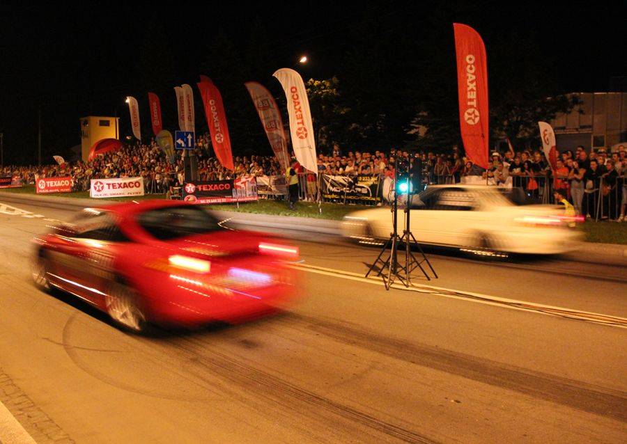 Huk, prędkość i niebezpieczne manewry- kierowcy wystartowali w Grand Prix Night Power! FOTO