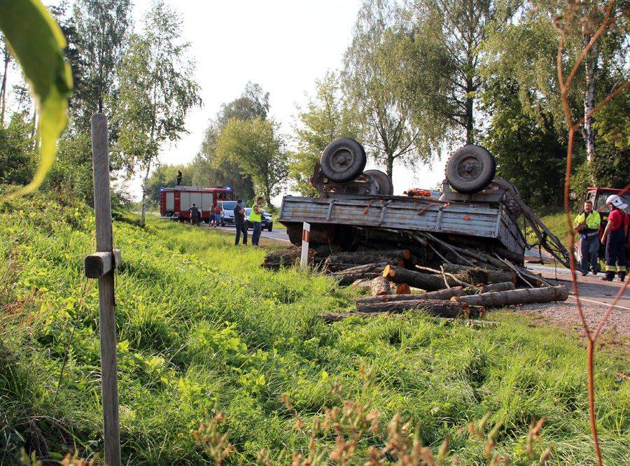 [FOTO] Śmiertelny wypadek na drodze 64. Policjanci proszą o wybieranie objazdów!
