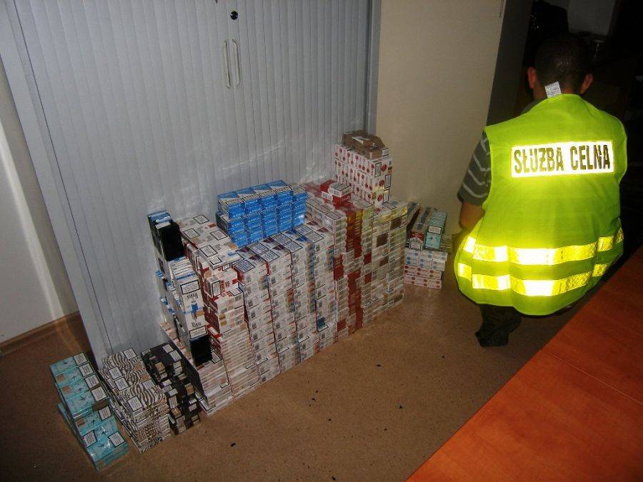 Znaleźli na bazarze nielegalne papierosy