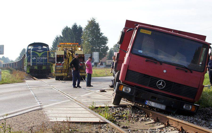 [FOTO] Pociąg kontra ciężarówka