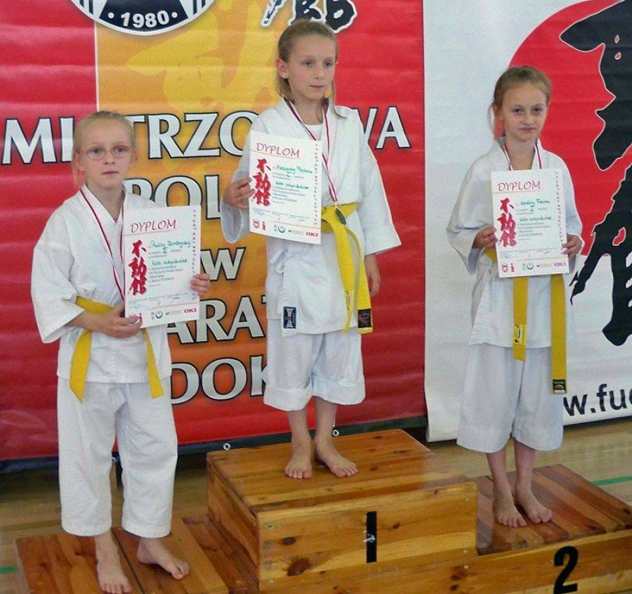 Młodzi karatecy wrócili z medalami