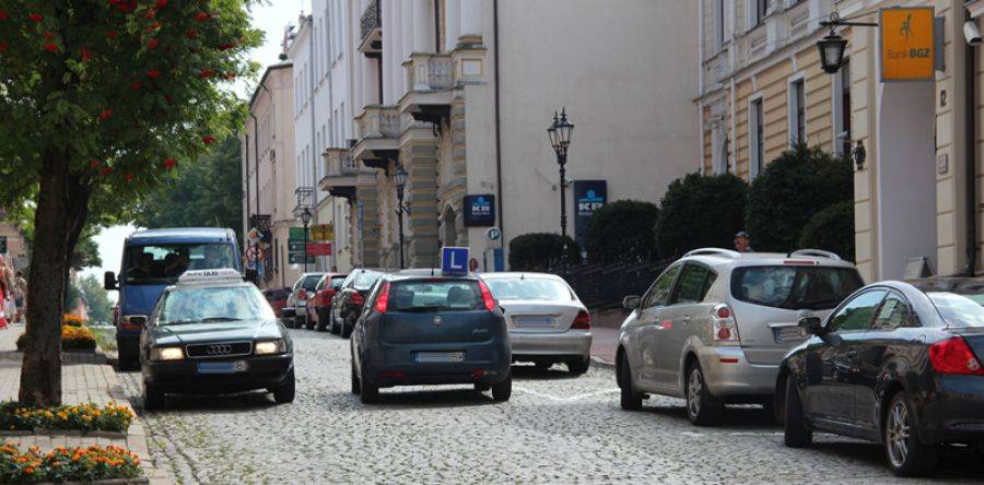 [VIDEO] Radni chcą parkingów dla kobiet w ciąży i przywrócenia starego ruchu na ul. Dwornej