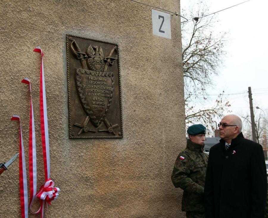 [VIDEO+FOTO] Tablica ma przypominać o historii odzyskania niepodległości