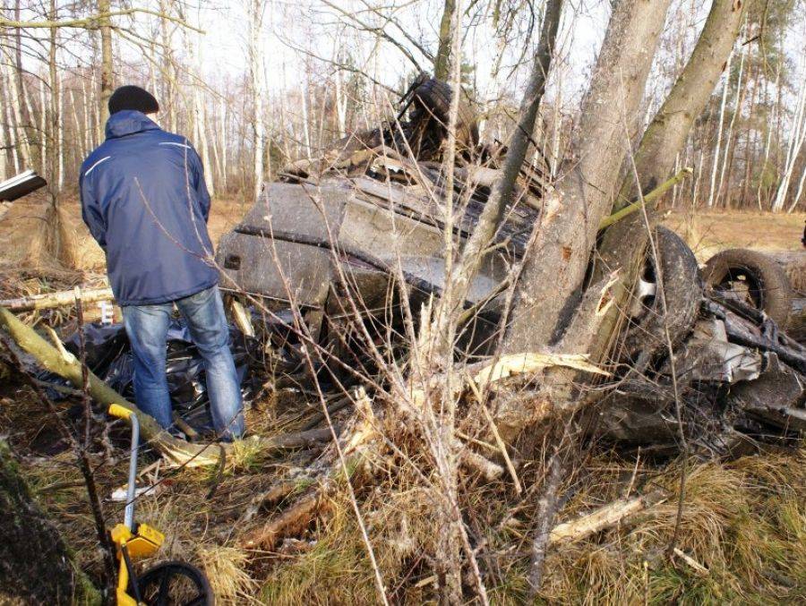 [VIDEO+FOTO] Makabryczny wypadek za Miastkowem. Zginęło pięć młodych osób. 