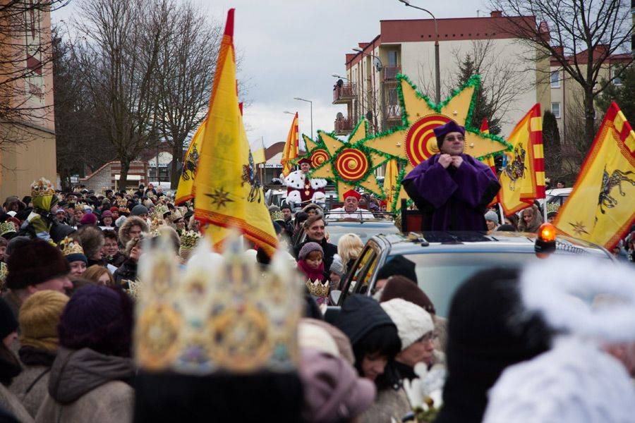 Trzej Królowie poprowadzili w Łomży orszak- VIDEO i FOTO