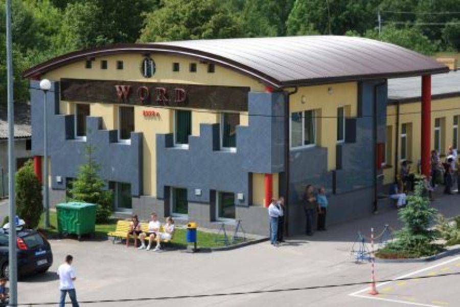 Egzaminy zaczęli zdawać już nad ranem. Chcą zdążyć przed zmianą przepisów.