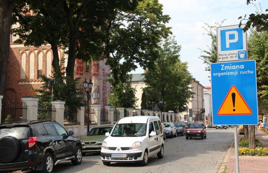 Jak chcemy jeździć po ul. Dwornej? Prezydent pyta mieszkańców.