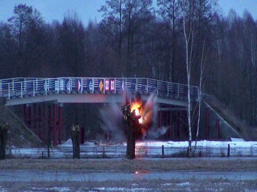 Udrożnienie Pisy nie takie proste. Saperzy będą pracować kolejny dzień- FOTO