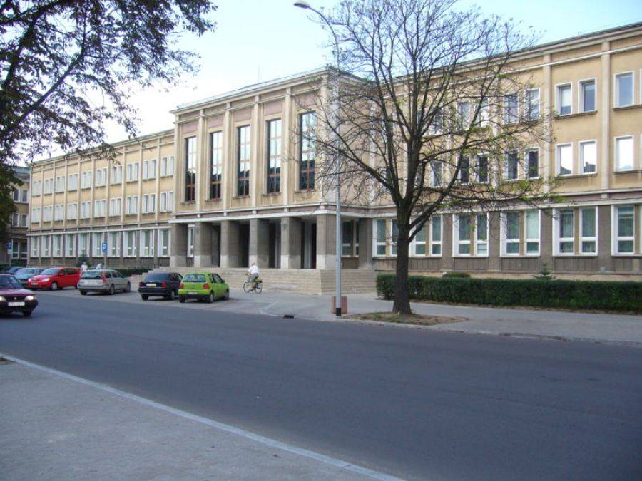 Bliźniaczki rozdzielone po porodzie w łomżyńskim szpitalu walczą o wysokie odszkodowanie