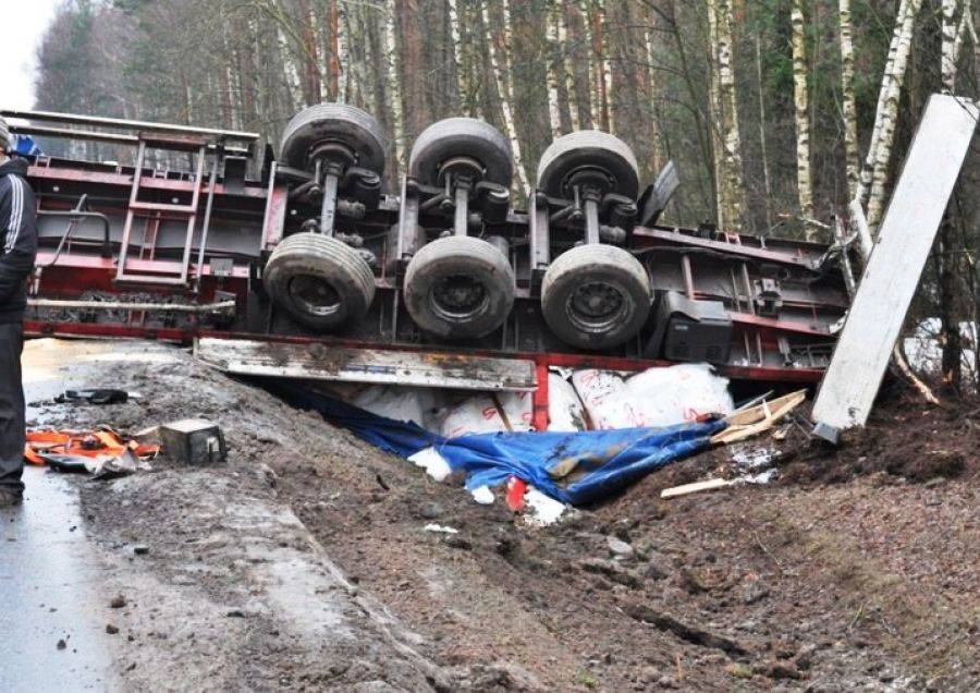 [FOTO] Wypadek na trasie Ostrów Mazowiecka-Zambrów 