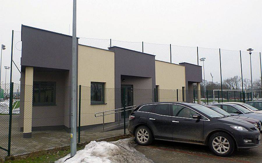 Boczne boisko ma wreszcie szatnię- FOTO
