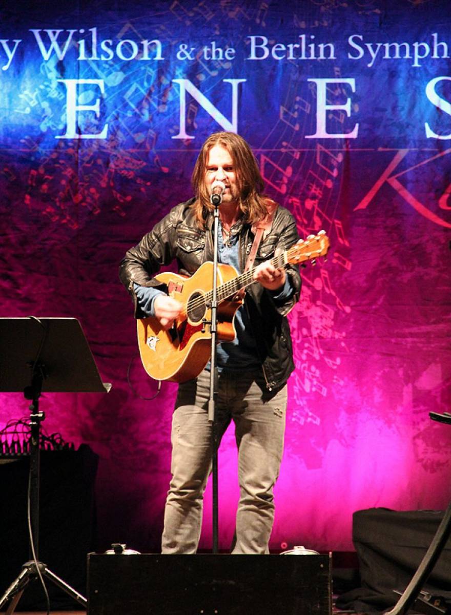 [VIDEO+FOTO] Ray Wilson na scenie łomżyńskiej Filharmonii