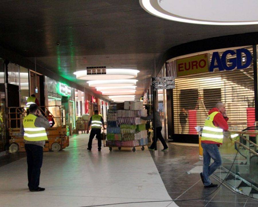 [VIDEO+FOTO] W Venedzie praca wre! Tak wygląda galeria tuż przed otwarciem.