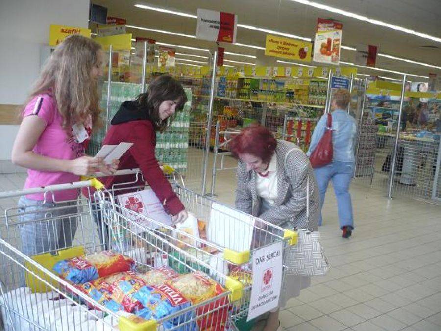 Mimo kryzysu, dzielimy się z sercem. Zbiórki żywności ze sporym sukcesem.
