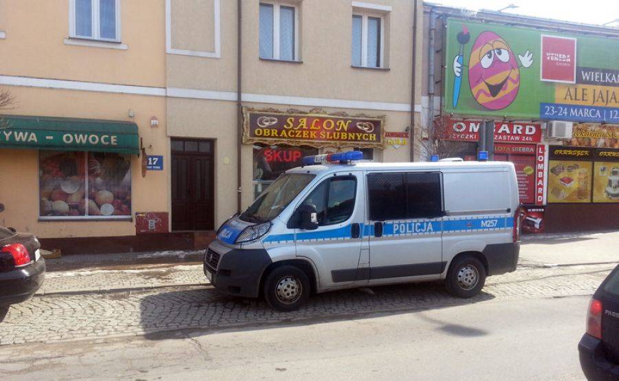 Napad na jubilera w centrum miasta. Zablokowane drogi wyjazdowe z Łomży.