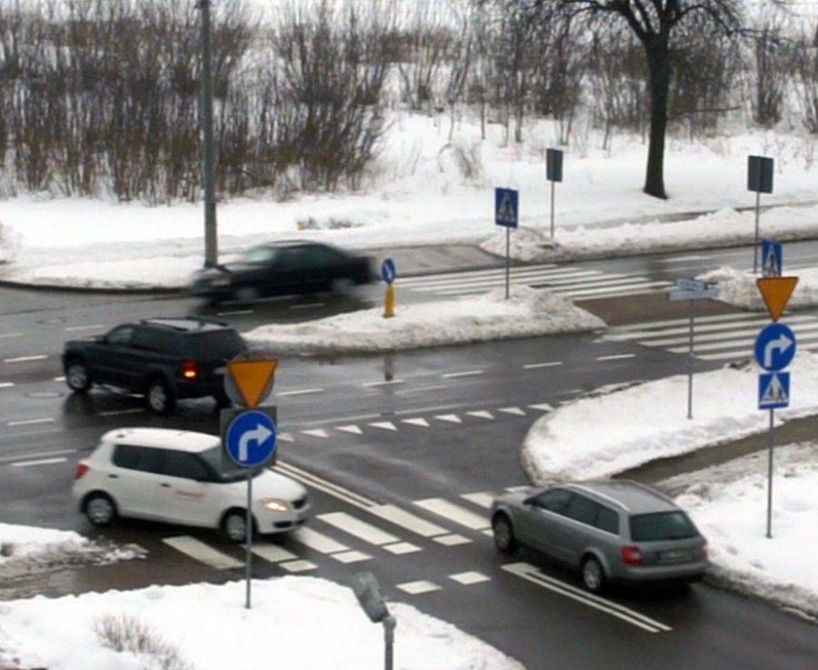 Kierowców (nie) obowiązuje nakaz skrętu. Świateł nie doczekamy się zbyt szybko- VIDEO