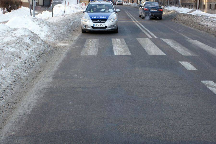 Kierowca nie miał szczęścia. Uruchomił pechowy łańcuch zdarzeń.