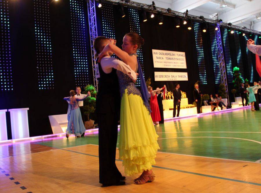 [VIDEO+FOTO] Roztańczone pary z całej Polski rywalizują w Łomży