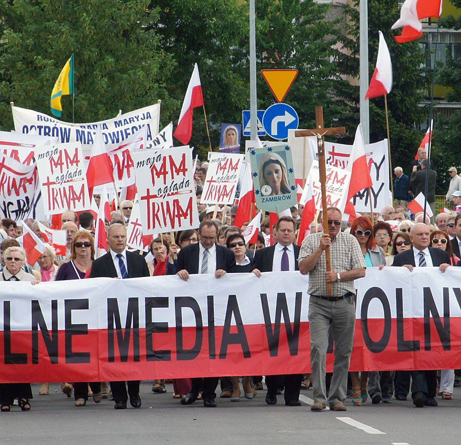 [VIDEO+FOTO] W Łomży maszerowali w obronie TV Trwam 