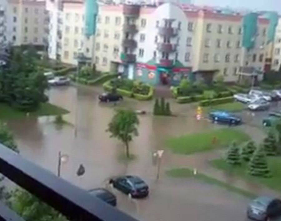 Zalane bary i magazyny, połamane drzewa. Tak nie padało od dawna!- VIDEO