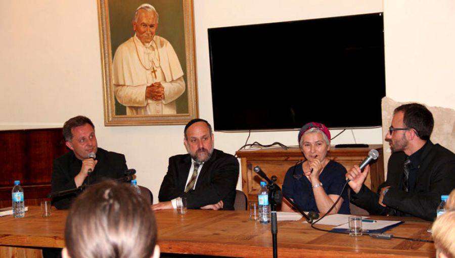 Debata międzyreligijna: Chodzi o to, żeby dojść do Boga. Reszta nie jest tak ważna...- FOTO