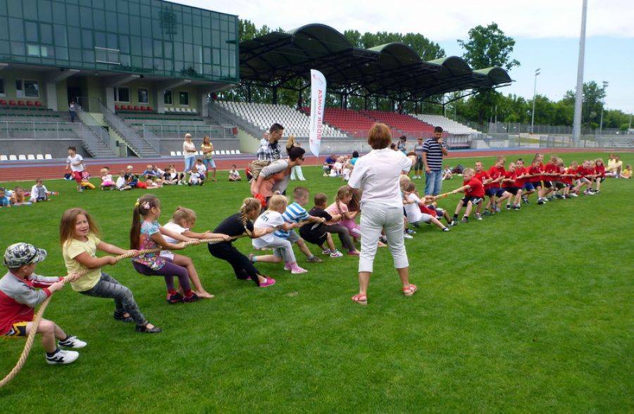 Przedszkolaki na stadionie- FOTO