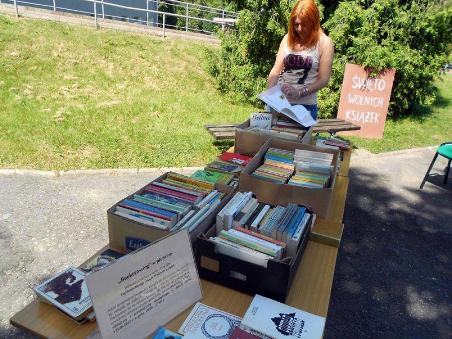 Bookcrosing w plenerze. Zabierz nowe książki i oddaj te, których nie czytasz- FOTO