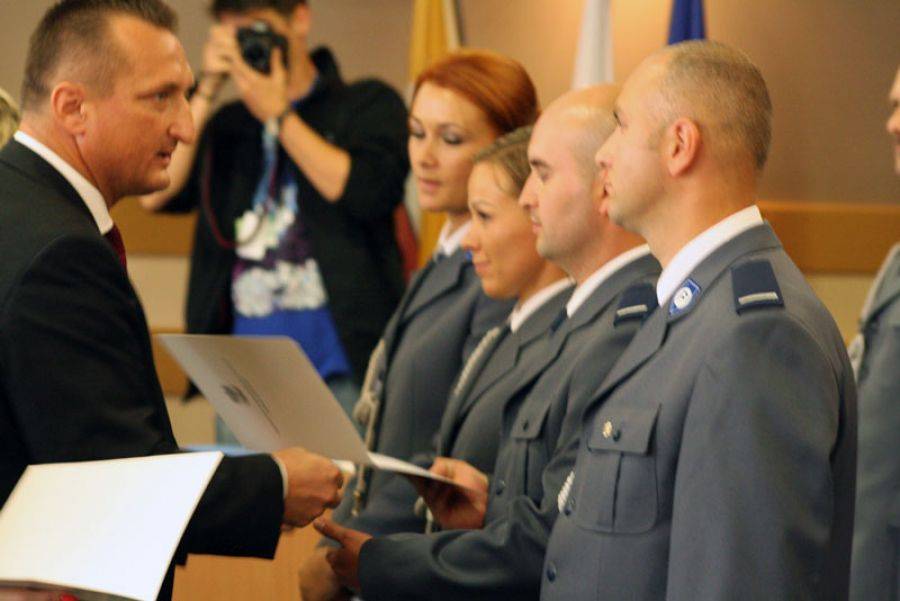 [VIDEO+FOTO] Awanse i wyróżnienia na święto policji