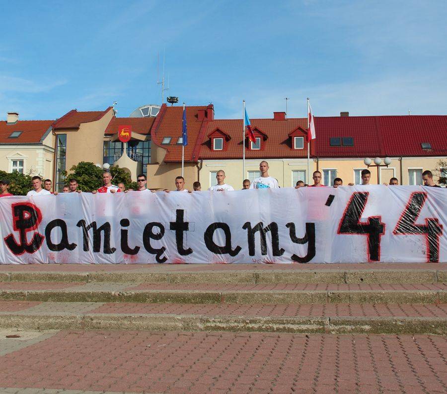 [VIDEO+FOTO] Łomżyniacy w godzinie „W”. O powstańcach pamiętali kibice i władze miasta