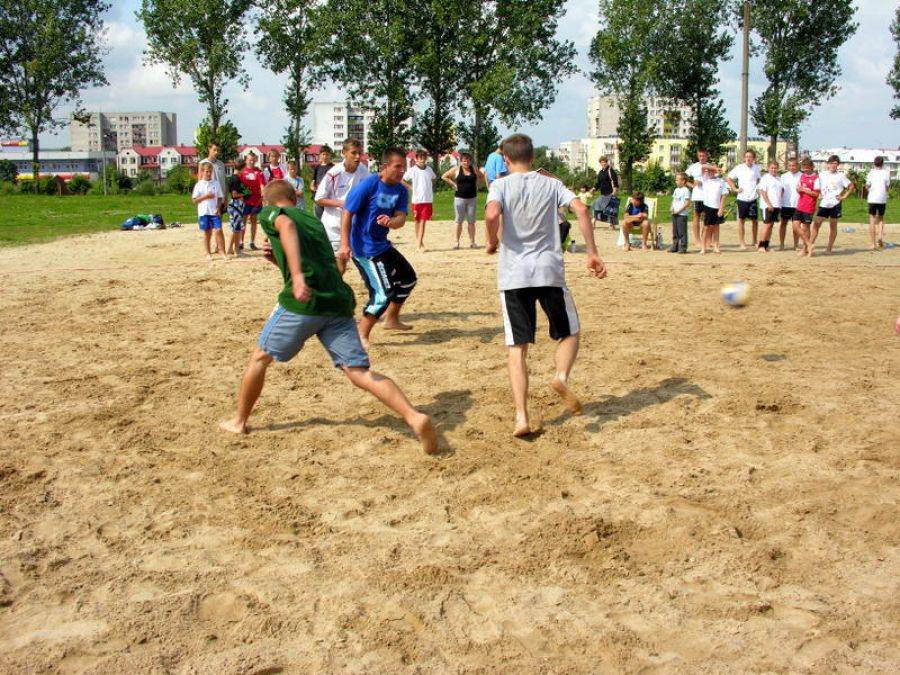 Zagraj w piłkę na plaży... w środku miasta