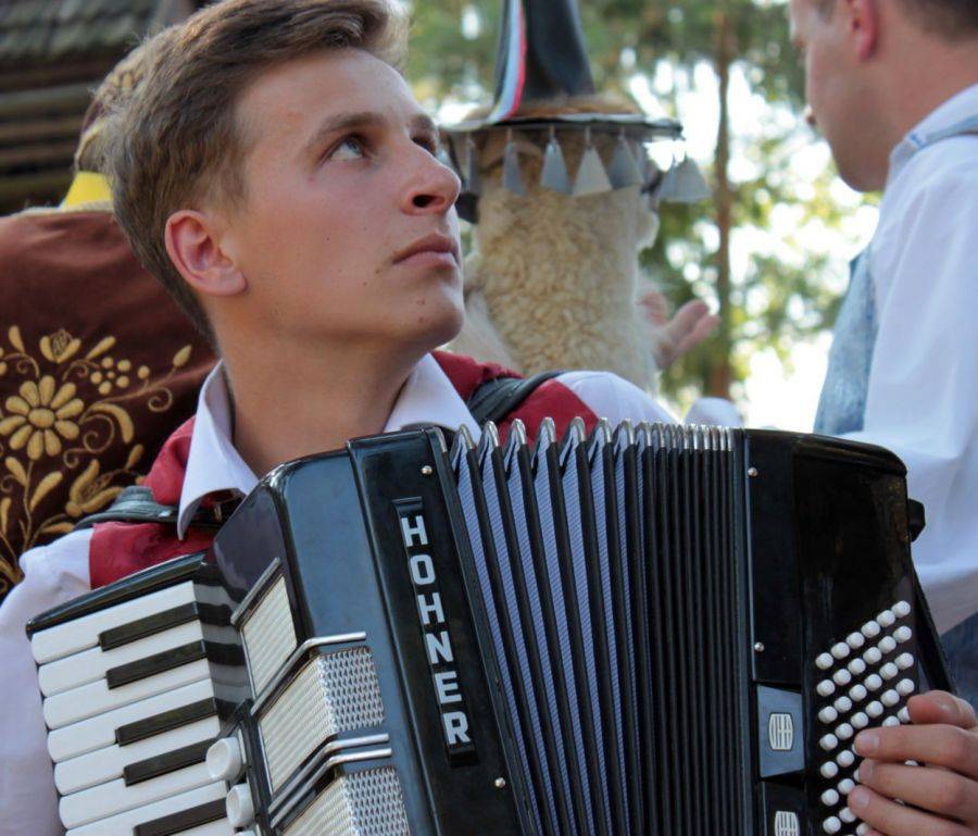 Odkrywamy swoje korzenie. Folklor i twórczość ludowa coraz popularniejsze- VIDEO i FOTO